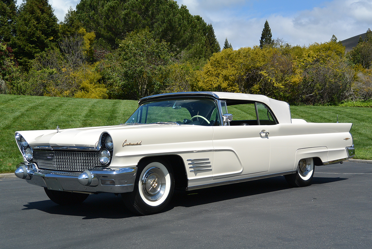 Lincoln Continental Mark V Convertible / 1960 Lincoln Continental Mark